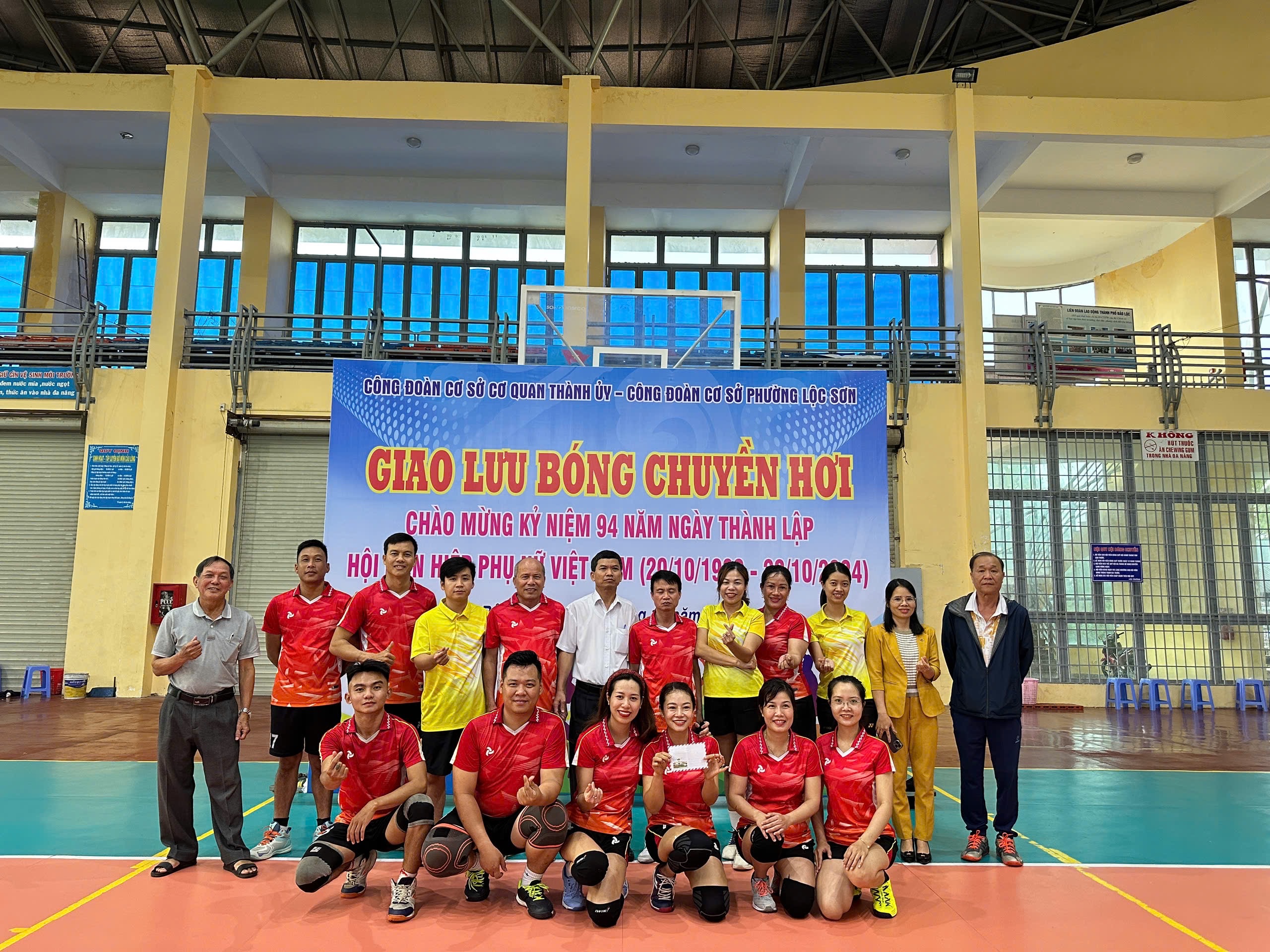 CHIỀU NGÀY 18/10/2024 CÔNG ĐOÀN PHƯỜNG LỘC SƠN TỔ CHỨC BÓNG CHUYỀN HƠI